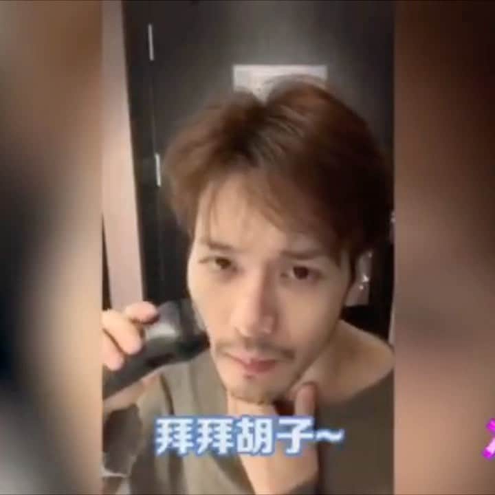 ジャクソンのインスタグラム：「shave ? 👨No shave ? 🧔 And yea~ IM BACK ❤️ #jacksonwang #shaveORnoshave」