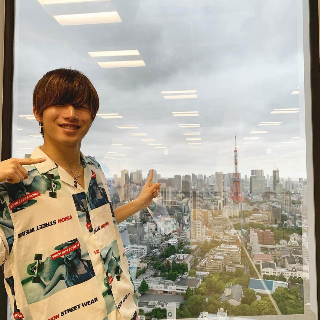 川端誠生のインスタグラム：「六本木にお仕事で行ったよ〜笑 #レイターズ #まーちん #大阪 #関西 #六本木 #東京タワー #夏 #春 #誕生日」