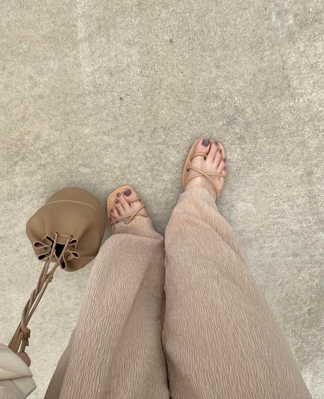 のインスタグラム：「今年はサンダル何個買ってしまうんやろ🥱♡♡」