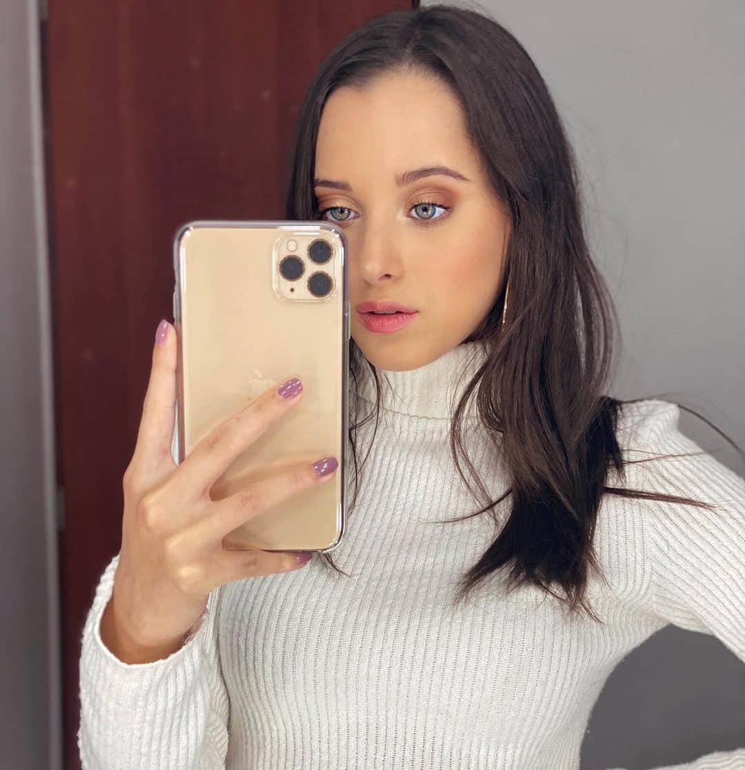 ミッチェル・オルベラのインスタグラム：「Al amor y a ti los conocí el mismo día.」