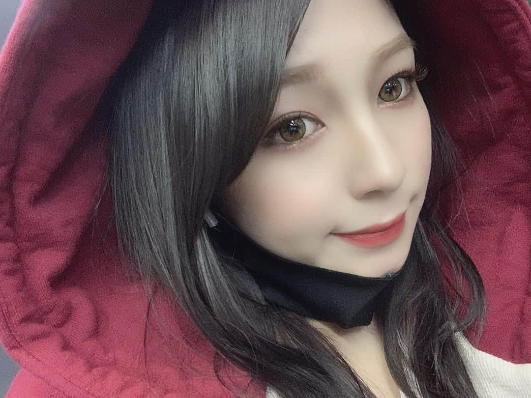 鈴木ユリアのインスタグラム：「. おはよっ🦋」