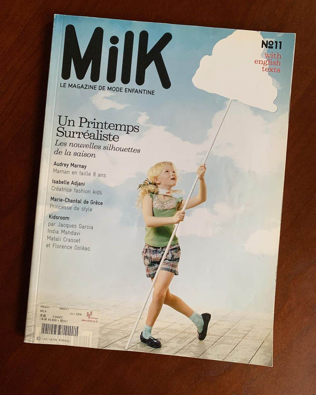 あだちなみさんのインスタグラム写真 - (あだちなみInstagram)「本棚より📚 『Milk』No.2  こんなモードな子供のライフスタイル雑誌があるなんて、と鼻息荒く手にした当時。 もう15年以上前になる。 誌面で使われている色に心鷲掴みになりながら、No.2、3、4は特によく見ていた（読んではいない）から手垢だらけ。 創刊号がなくて買えなかったのが悔やまれる。 当時洋書で取り寄せていたから、これは（16年前で）一冊3,450円！！毎号この値段で買っていたなあ。  いつからか買わなくなってしまったけれど、集めた分は今も本棚に。 またあの時みたいに衝撃を受ける雑誌に出会いたい。 （No.2と11は好きな表紙♡） . @milk_magazine #milkmagazine」5月20日 9時08分 - adachi_nami
