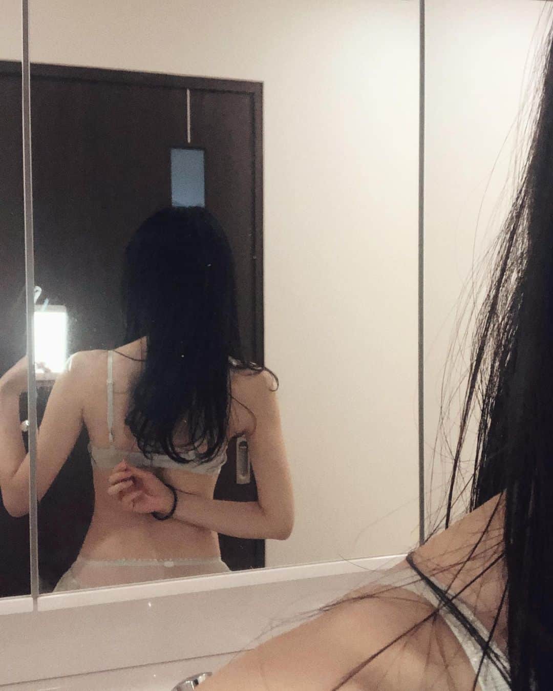 七菜乃さんのインスタグラム写真 - (七菜乃Instagram)「朝の自撮り🤳  髪の毛伸びてきて 美容室行けてないから 毎朝大変です😂💦💦 #selfie」5月20日 9時21分 - nananano.nano