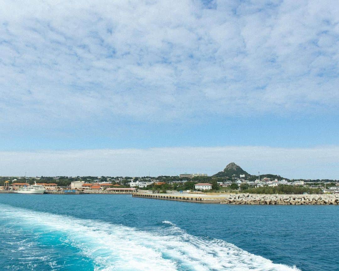 セソコマサユキさんのインスタグラム写真 - (セソコマサユキInstagram)「今日も今日とて（写真で）で海を見る。おはよう。  #ひとりひとりの行動で沖縄を守ろう #愛と思いやり #いつかまた沖縄で #写真旅行 #沖縄旅 #島旅 #伊江島 #伊江島タッチュー」5月20日 9時24分 - sesokomasayuki