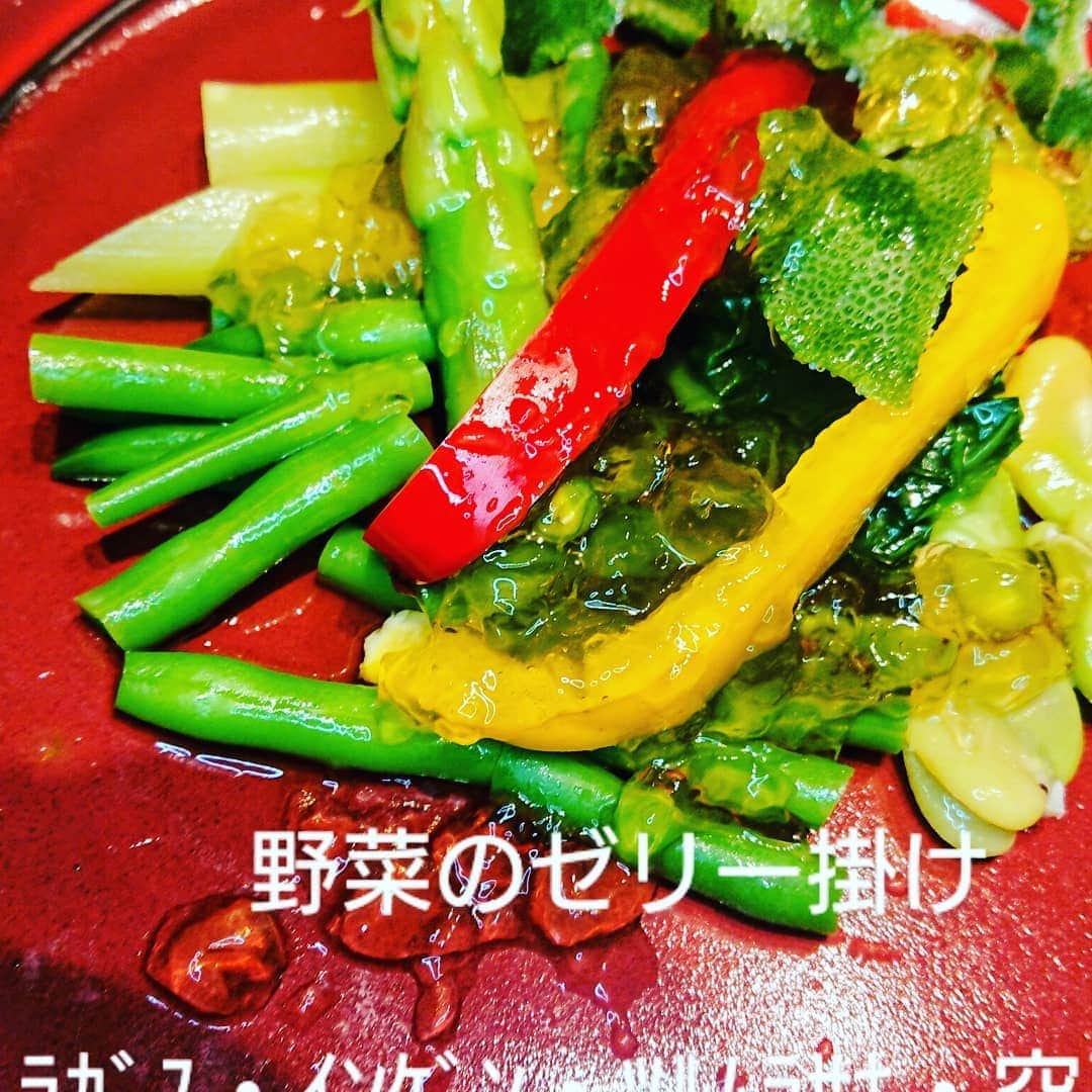 竹内都子さんのインスタグラム写真 - (竹内都子Instagram)「昨日は盛り付けに凝ってみた。  今はアサリが旬で美味しいから、アサリばっかり食べてるな～  #ｶｻｺﾞ #ｱｸｱﾊﾟｯﾂｧ #旬の食材 #ｱｽﾊﾟﾗｶﾞｽ #」5月20日 9時40分 - miyako_ciao