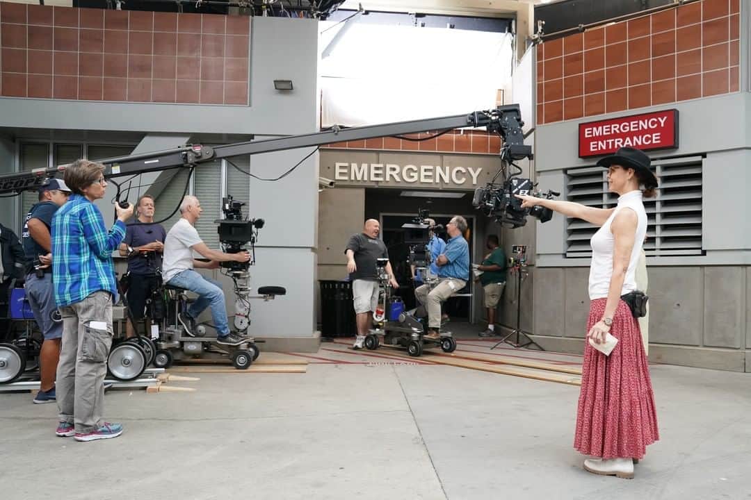 Grey's Anatomyさんのインスタグラム写真 - (Grey's AnatomyInstagram)「#BehindTheScenes at Grey Sloan 🎬 Stream your favorite moments of Season 16 of #GreysAnatomy on demand and on Hulu now!」5月20日 1時00分 - greysabc