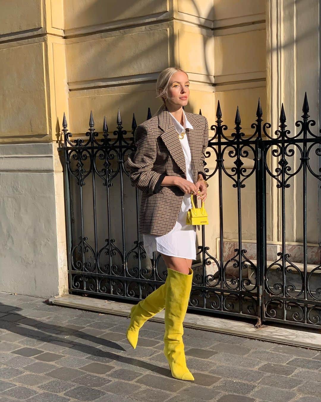 レオニー・ハンネさんのインスタグラム写真 - (レオニー・ハンネInstagram)「In the mood for yellow 🍌 Anzeige/BrandsTagged #Jacquemus #Gucci #Khaite」5月20日 1時00分 - leoniehanne
