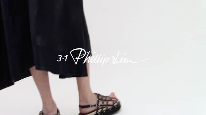 のインスタグラム：「Shop select Spring 20 styles on sale now at 31philliplim.com.  #31GlobalCitizens #RomancingReality」