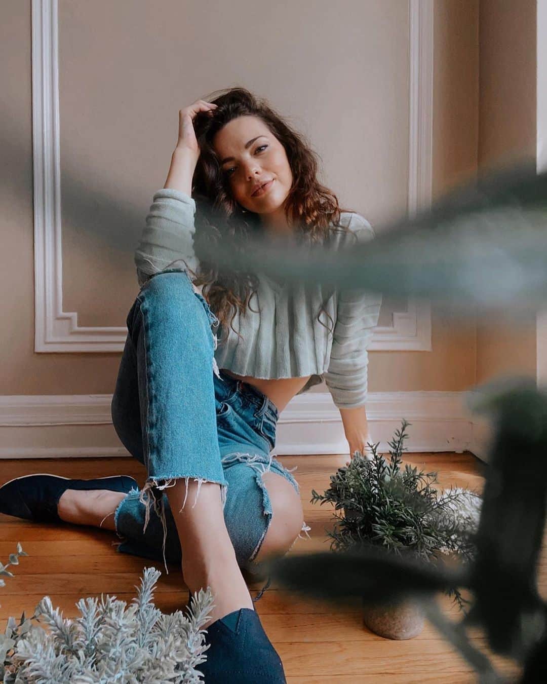 トムズシューズのインスタグラム：「"TOMS is redirecting one third of their net profits to the COVID-19 Global Giving Fund, meaning every TOMS purchase will help support organizations on the frontlines of the global health crisis." // #regram: @gf_fashionista. You can learn more about the Global Giving Fund via link in bio.」