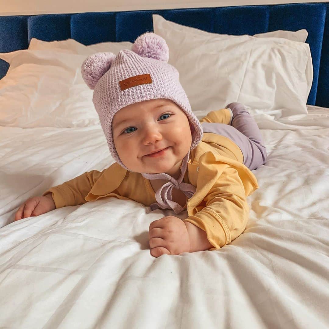 チャチー・ゴンザレスのインスタグラム：「I mean C’MON 😍 how precious is my lil frijol?!?! • Cute fit: @gugguukidsfashion 💜」
