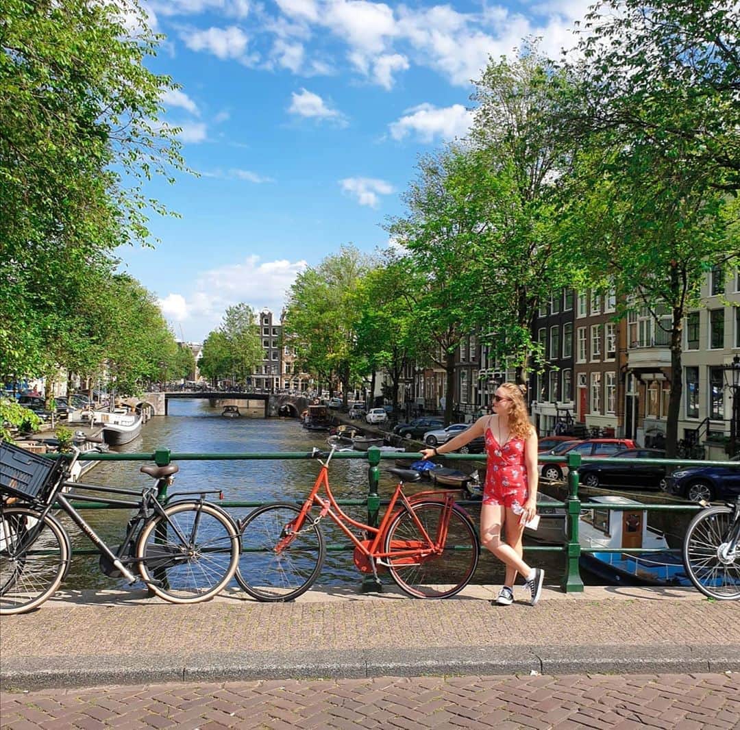 ハンナ・シューベルトのインスタグラム：「#tb to an amazing short trip to Amsterdam last summer🥰 #misstraveling . . 📸: @katharinaxbianca」