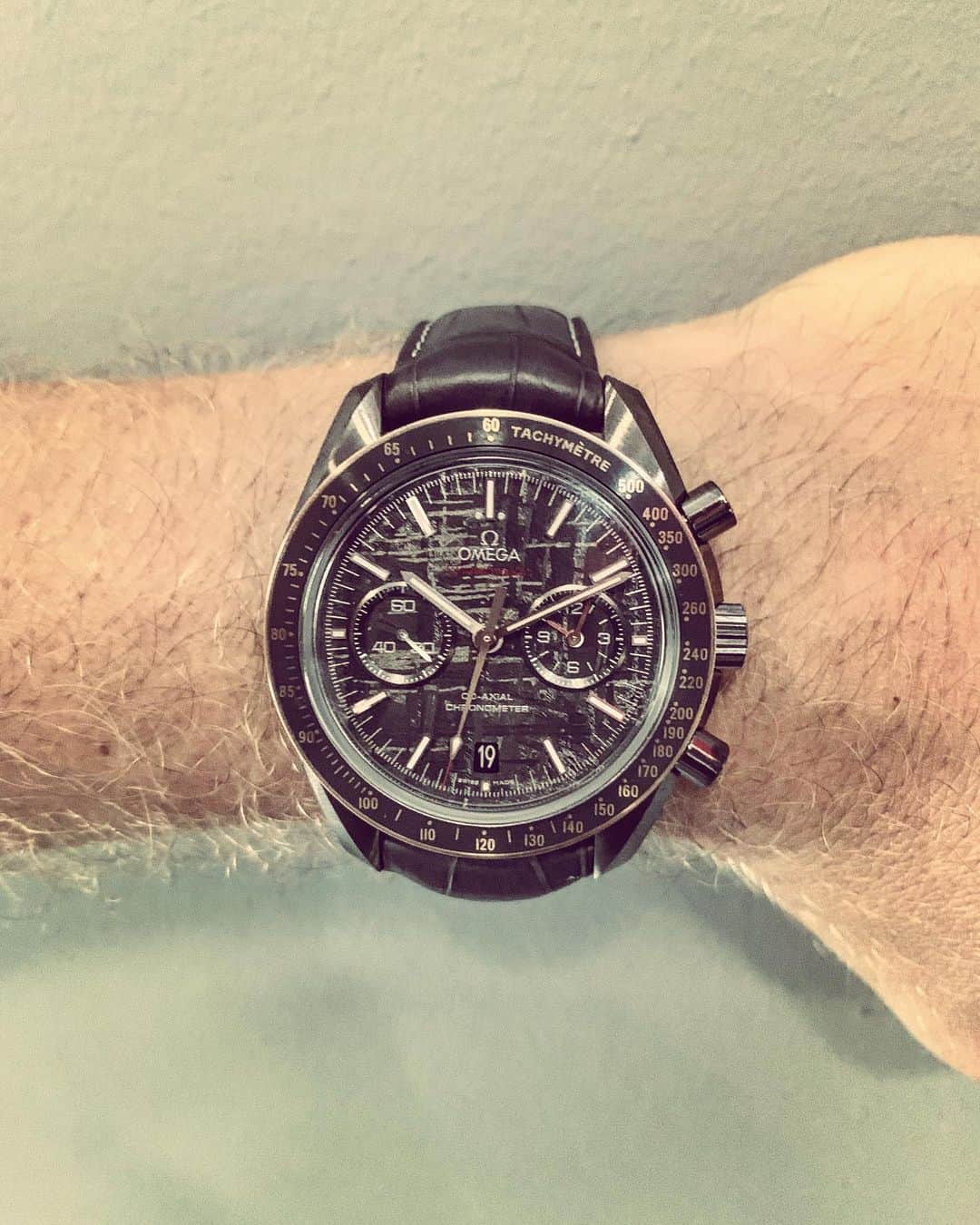 Bastian Bakerさんのインスタグラム写真 - (Bastian BakerInstagram)「Happy #SpeedyTuesday to my @omega Speedmaster “Grey Side Of The Moon” !! Such a beautiful piece of art... definitely my favorite one to wear! I can’t stop looking at that sand-blasted platinum dial 😍😍. Today it shows me we’re May 19th... so just a few hours until I turn 29yo 😂🙈😱 thanks @omega for reminding me that TIME FLIES!! #grateful」5月20日 2時30分 - bastianbaker