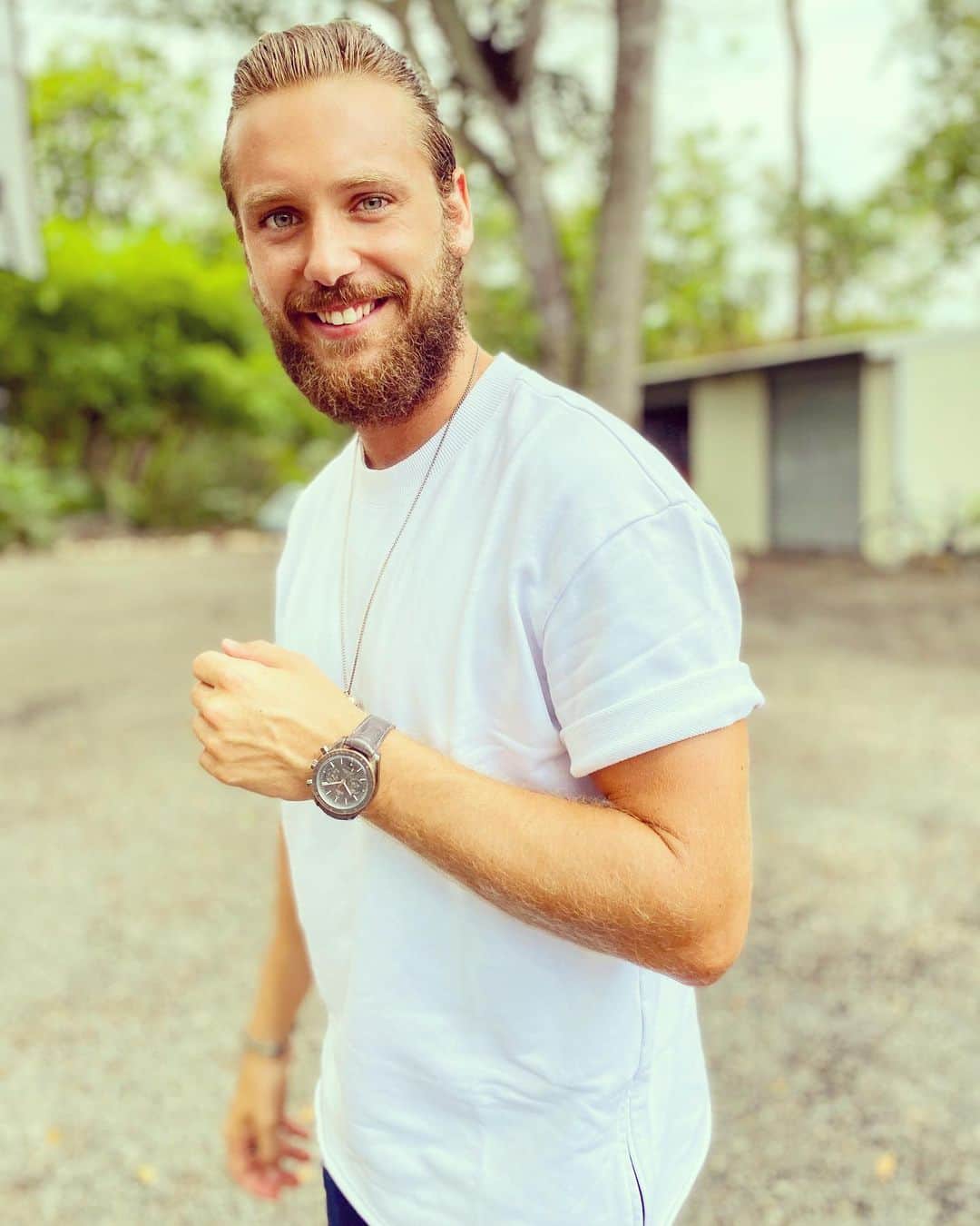 Bastian Bakerさんのインスタグラム写真 - (Bastian BakerInstagram)「Happy #SpeedyTuesday to my @omega Speedmaster “Grey Side Of The Moon” !! Such a beautiful piece of art... definitely my favorite one to wear! I can’t stop looking at that sand-blasted platinum dial 😍😍. Today it shows me we’re May 19th... so just a few hours until I turn 29yo 😂🙈😱 thanks @omega for reminding me that TIME FLIES!! #grateful」5月20日 2時30分 - bastianbaker