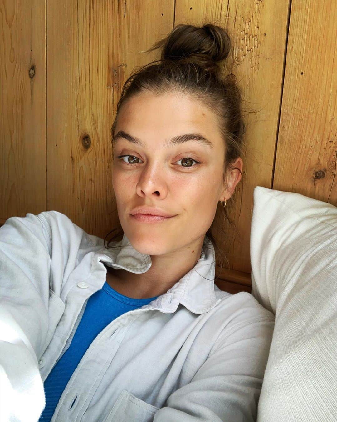 ニーナ・アグダルのインスタグラム：「Those freckles are as real as my tits.」
