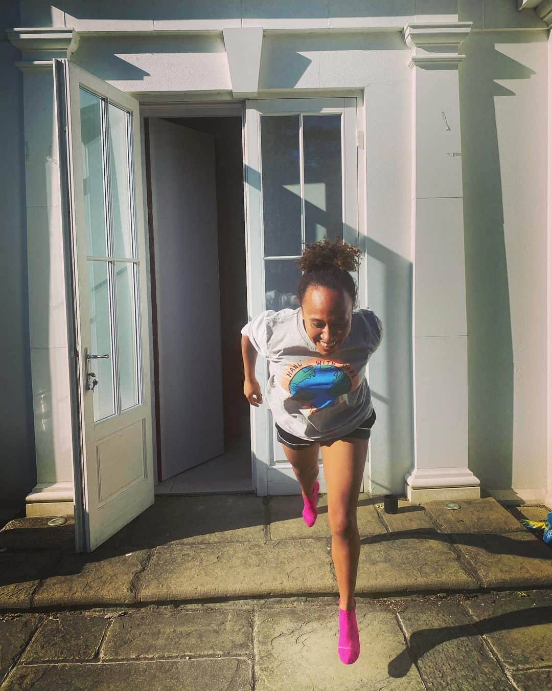 Emeli Sandéのインスタグラム：「Leap of faith 🏃🏾‍♀️⚛️」