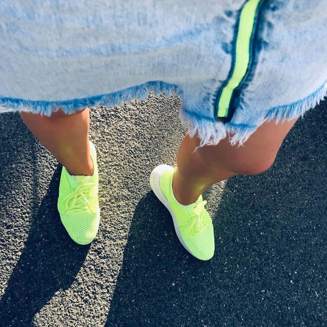 SOPHIA WEBSTERさんのインスタグラム写真 - (SOPHIA WEBSTERInstagram)「Essentials trip ✅ You can catch me in my 'Fly-By' knits any day, any where! S x  #SophiaWebster #SophiaWebsterSneakers」5月20日 2時34分 - sophiawebster