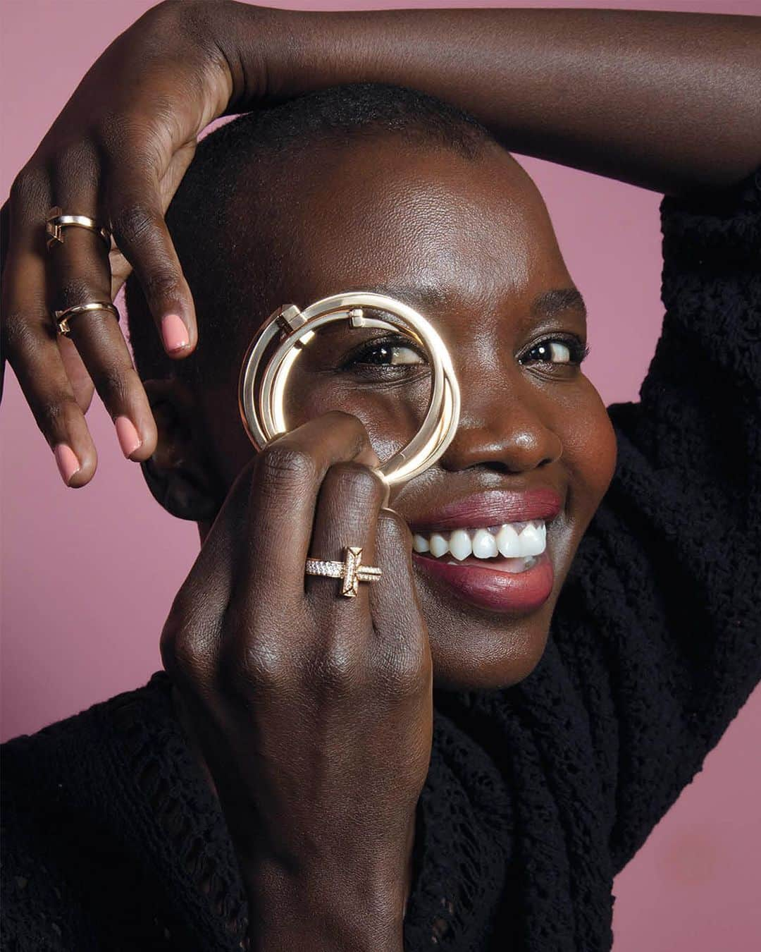 ティファニーさんのインスタグラム写真 - (ティファニーInstagram)「Tiffany T1 in the Press ——— Eye on the prize. @nykhor models new Tiffany T1 bracelets and rings in @graziamexico magazine. Tap to shop the new collection and discover more via the link in bio. #TiffanyT1 #TiffanyT 📷: @enikossz」5月20日 2時58分 - tiffanyandco