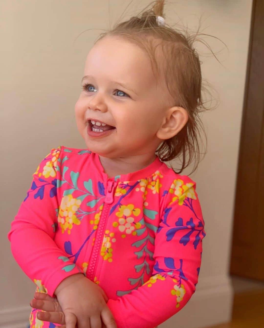 マックス・ウィットロックのインスタグラム：「“My little surfer girl” 😊 #repost @leah.whitlock」