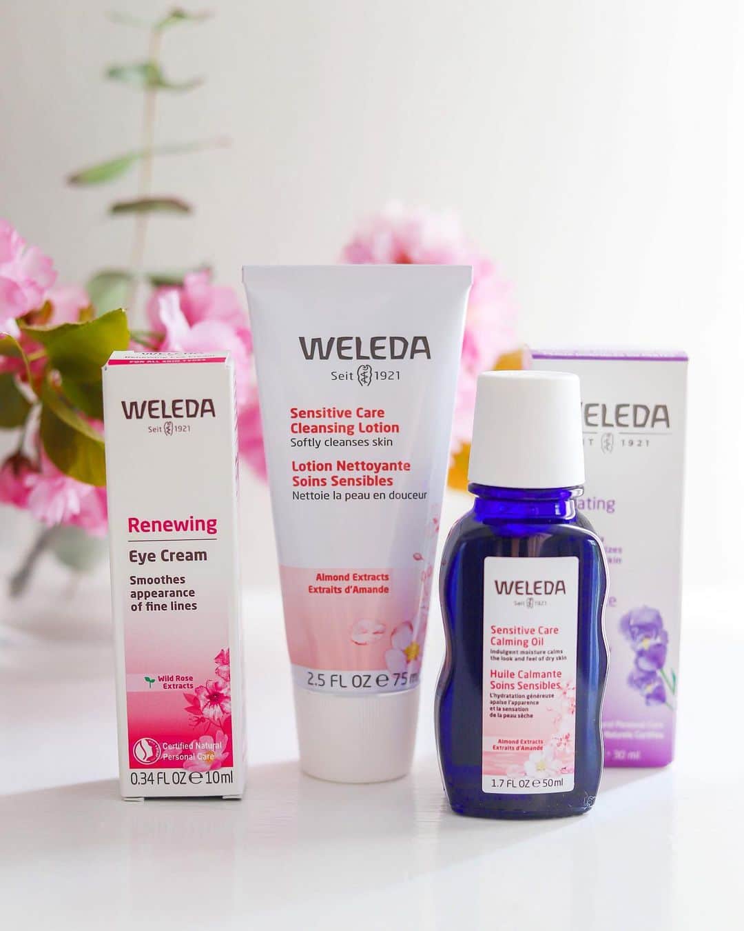 Weledaのインスタグラム：「Looking for a skin-saving routine? 🌸 Our Calm and Hydrate set is great for sensitive and dry skin! This bundle includes: ⁣ ⁣ 🌸 Sensitive Care Cleansing Lotion ⁣ 🌸 Sensitive Care Calming Oil ⁣ 🌸 Renewing Eye Cream ⁣ 🌸 Hydrating Lotion」