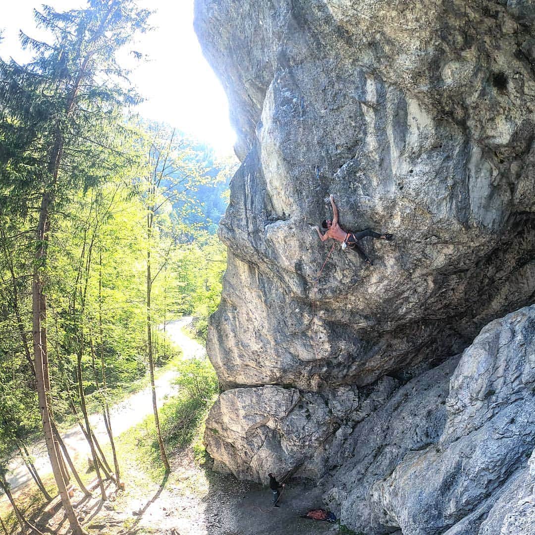 イェルネイ・クルーダーのインスタグラム：「3rd ascent of Aikula ✅ Originally graded 8c, than some holds broke, so @gregorvezonik and @domen_skofic found a solution and they called it 9a. I remember trying it once with them, and it felt far from my reach. In the meanwhile, I forgot about the sequence and came back with different eyes. This time I found crux beta on my own, and things looked brighter. In about 10 tries, I reached the top without much troubles. With new method, I hardly doubt that could still be 9a, but nevertheless, I'm happy to take it down 💪🏻😁. _________________ 📸: @ozimicmiha  _________________ @scarpaspa @ocun.climbing @vibram @snowmonkeyflask」
