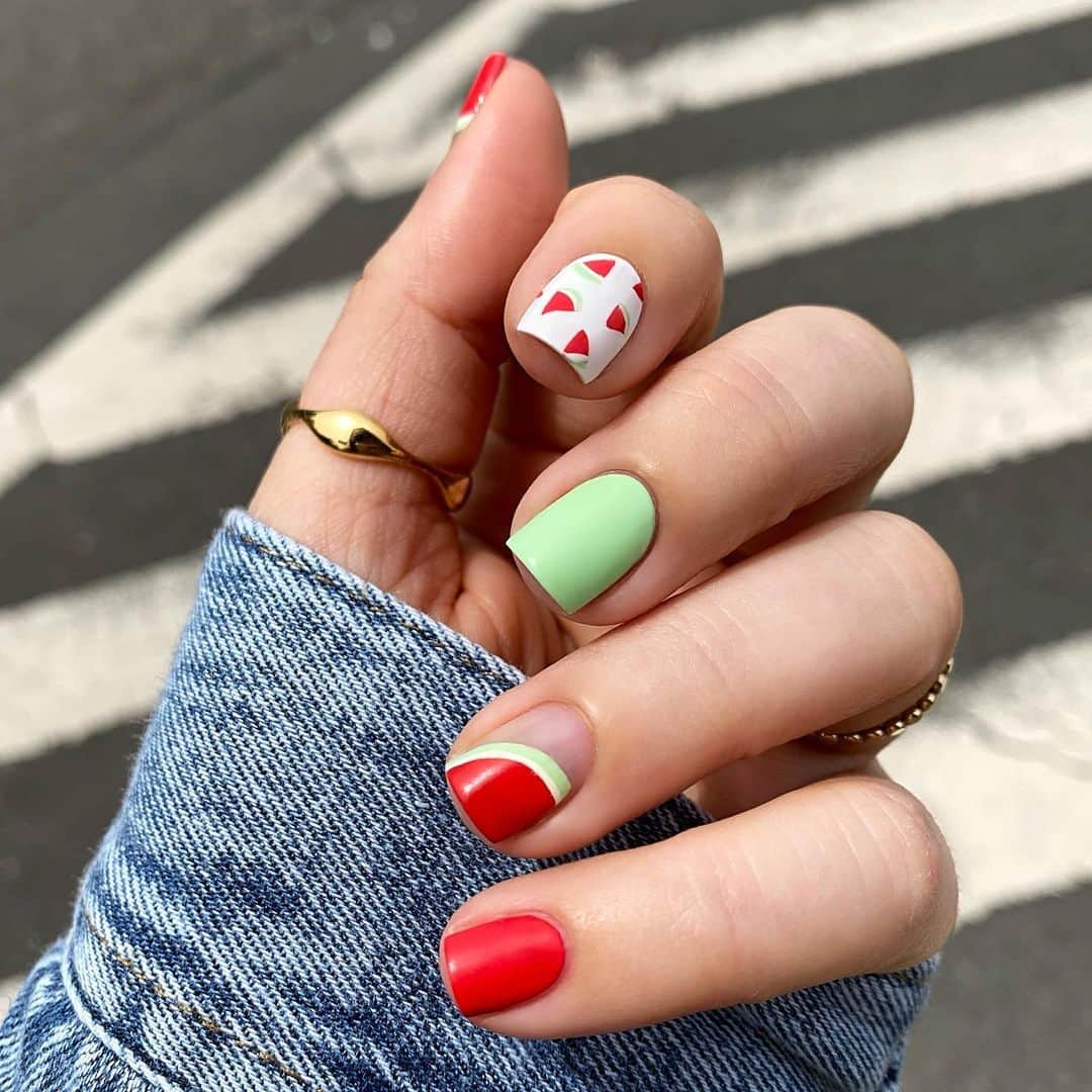 Soniaさんのインスタグラム写真 - (SoniaInstagram)「#WatermelonSugar 🍉 Swipe to see how I created the design on my ring finger✨ colors used are @ellamila Earth’s Finest and @orosabeauty Wild Flower❤️ - Jewelry: Wave & Sequin Rings from @onesixfivejewelry ☀️」5月20日 4時17分 - badgirlnails