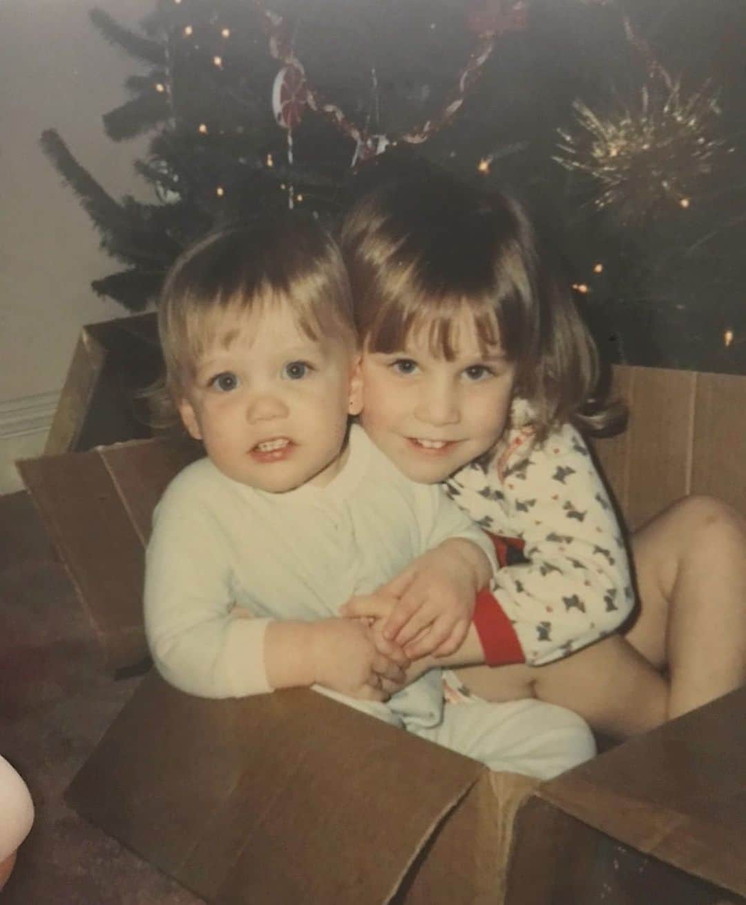 カーリー・パターソンのインスタグラム：「Happy 30th Birthday to this special girl!!! So grateful to call you sister & best friend! I don’t know what I would do without you♥️ I’m so proud of the amazing woman you are. I wish I could celebrate with you and give you the biggest hug but you know I’m with you in spirit! I love you more😘 #welcometotheclub」
