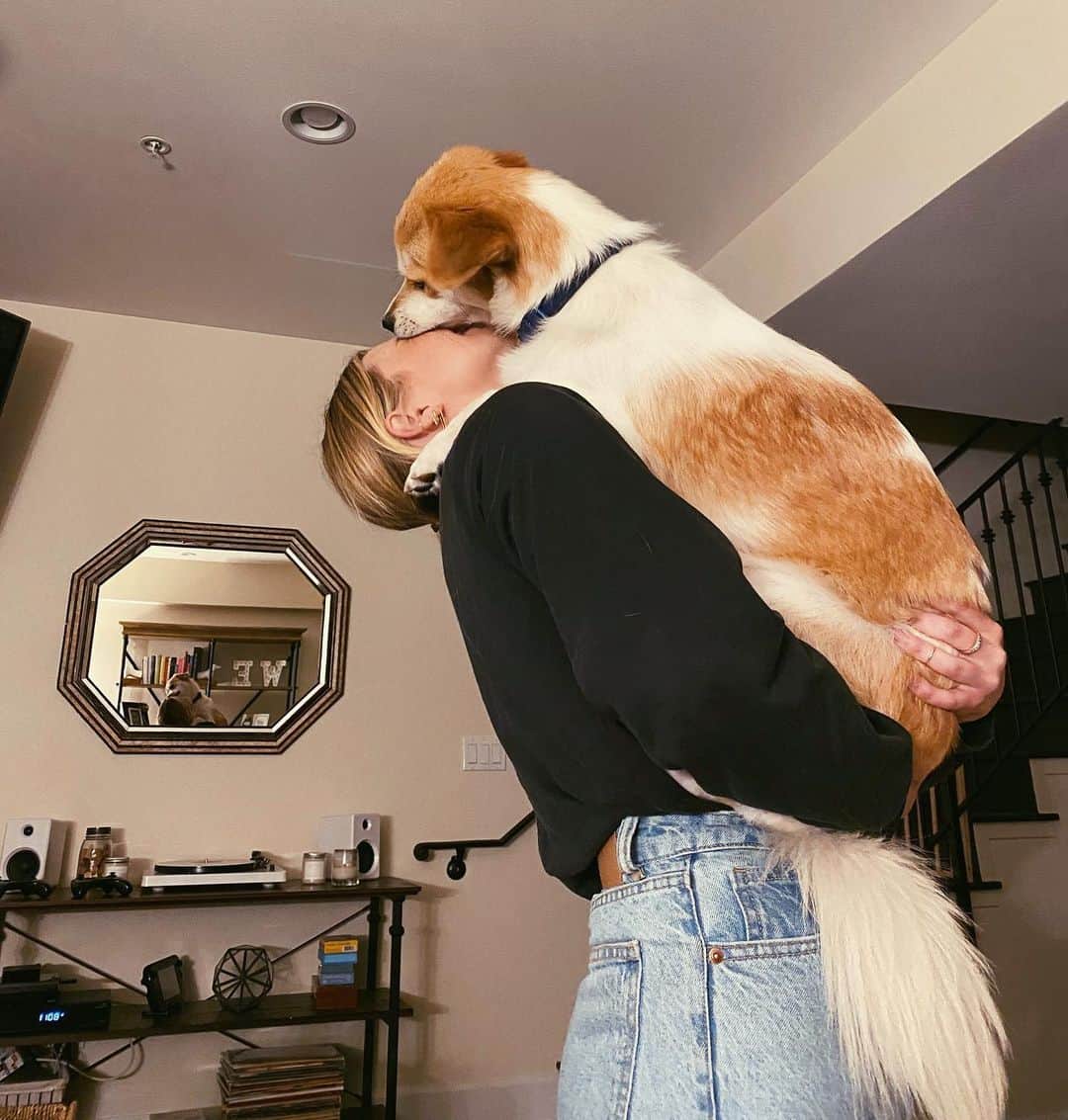 のインスタグラム：「fact: rog thinks i quit my job to stay home with him full time」