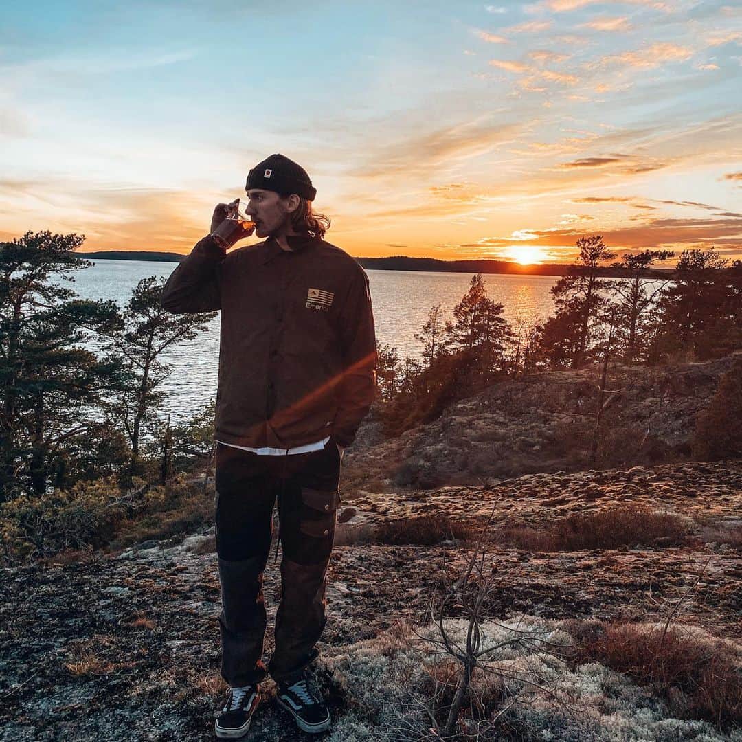 オスカー・オリー・モランダーのインスタグラム：「Sun sets and suddenly a new day is headin ‘ our way.」