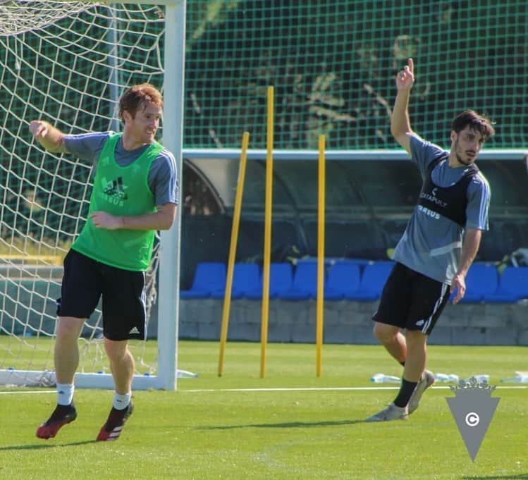 アレハンドロ・フェルナンデス・イグレシアスのインスタグラム：「⚽️Jugada dudosa... Iza dice NO, yo digo que SI...¿ Fue gol legal? 🤔😁」