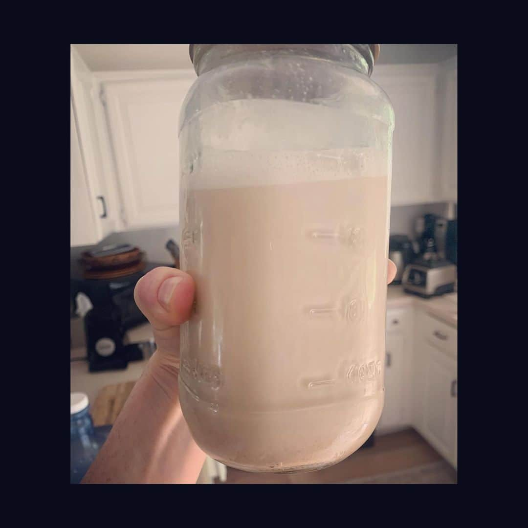 アリシア・ウィットさんのインスタグラム写真 - (アリシア・ウィットInstagram)「i couldn’t wait one second longer to give y’all this recipe! finally, a homemade nut milk that won’t separate when you add it to coffee, cereal etc. (if you add to boiling hot coffee it still will a little - but that’s any nut milk. add to cup first and then add coffee or hot water slowly.) let me know if you try it? i love the flavor and the nutritional profile of pecans and walnuts - plus you can’t buy this good ish in any store 👍🏻 happy tuesday to you! ❤️ #vegan #nutmilk」5月20日 5時57分 - aliciawitty