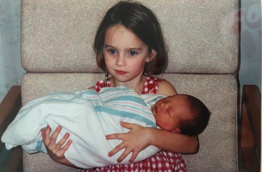 キーリー・マーシャルのインスタグラム：「Happy 19th birthday to the best sister I could ask for. So grateful you love naps and dressing up as much as I do. @fimars」
