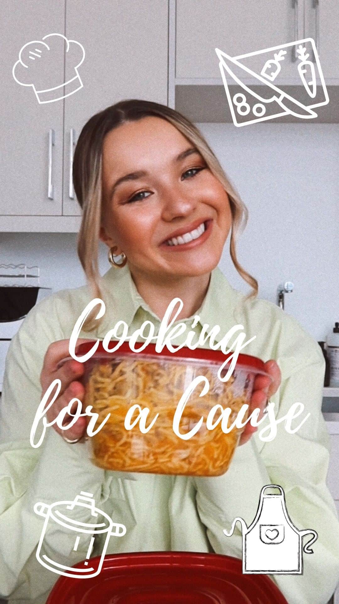 トーリ・ウェブスターのインスタグラム：「Today I am COOKING FOR A CAUSE to bring awareness to MLSE’s food program BRINGING TORONTO BACK TO ITS FEET! ❤️MLSE has transformed @ScotiabankArena and #BMOField into Toronto’s largest kitchens to produce up to 13,000 MEALS A DAY for front-line workers and shelters. To show my support for this wonderful initiative, I am cooking a Thai Curry Chicken with Noodles, which is a meal produced at the arena that serves over 8,000 people a day. This small scale recreation goes to show the magnitude of the care and effort going into every meal for those who need it most. TORONTO show your support, and check out bringtorontoback.com for more info ❤️ 🥘 @mlsepr #BringTorontoBack #MLSE_Partner」