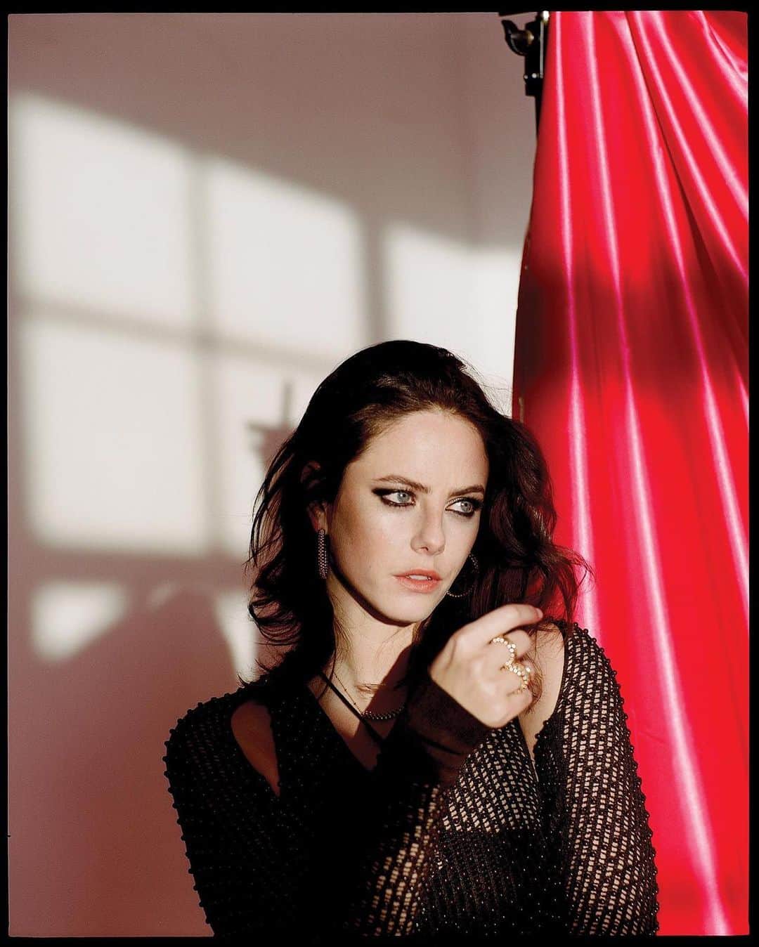 カヤ・スコデラリオさんのインスタグラム写真 - (カヤ・スコデラリオInstagram)「Thank you @thelaterals for this dreamy pre lockdown shoot. Wearing @Cartier  @ladydaymakeup @perrinerougemonthair remember when we could kiss and hug each other??? I miss you both.  Editor @bryankjins Creative Director @mlvncky Story by @bahnmibabe Photographs by @alexbeer7 Styling by @davidoutthere Manicure by @edytabetka_nailpro Videographer @dariusshu5」5月20日 6時48分 - kayascods