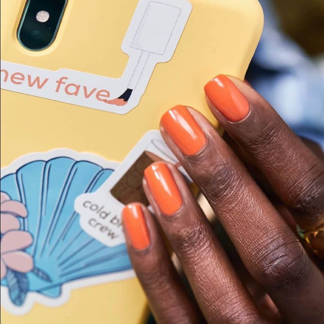 Target Styleのインスタグラム：「Anyone else changing up their mani on a weekly basis? Use #TargetBeauty to share your at-home mani's with us! 🍊✨⁣ ⁣ Shade: 'Strong at 1%' by @essie Expressie」