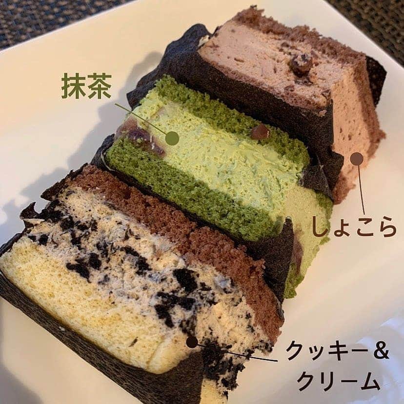 4meee!さんのインスタグラム写真 - (4meee!Instagram)「”おむすびケーキ”🍰🍙 ケーキをおむすびにした 新感覚ワンハンドスイーツ🍙  まるで見た目はおむすび！ 中はしっかりケーキなんです♡ 海苔はクレープ、様々な味があるので、好きな味を選んで。  冷凍するとアイスのようにも食べられるんだって🍨😋 詳細は、@omusubi_cake　をチェック☝️ photby❣️ @rococo39 @nagoya__cafe @akari._.oo  #おむすびケーキ#ケーキ#おやつ#ケーキアイディア#スイーツ#スイーツ好き #スイーツタイム #カフェグラム#カフェ風#メニュー#カフェドリンク#お家カフェドリンク #カフェメニュー#お家カフェメニュー#カフェグラム#お家カフェグラム #お家メニュー#手作りおやつ#手作りお菓子#お家タイム#お家時間#おうちカフェ」5月20日 18時09分 - 4meee_com