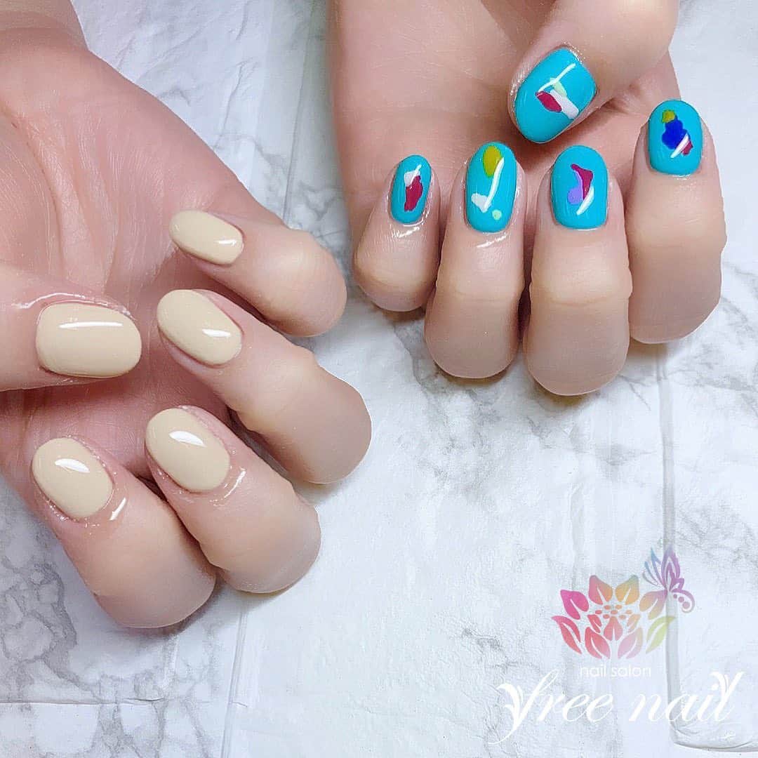 free nail フリーネイルのインスタグラム：「. お客様ネイル💅🏻🦩✨ . アシンメトリーネイル🧑🏻‍🎨🎨 . POP🤹🏻 . ご来店ありがとうございました🙇🏻‍♀️🙇🏻‍♀️🙇🏻‍♀️💗 . . #ネイルアート #ジェルネイル #ネイルサロン #大阪ネイルサロン #ネイルデザイン #ネイルチェンジ #アシメネイル #アシンメトリーネイル #絵の具ネイル #ポップネイル #ベージュネイル #ブルーネイル #カラフルネイル #デザインネイル #トレンドネイル #ショートネイル #個性派ネイル #初夏ネイル #夏ネイル #nailsart #nailsdid #美甲 #日式美甲 #日式美甲胶 #日本美甲师 #日本美甲老师 #美甲上课 #日本胶 #フリーネイル #freenail」