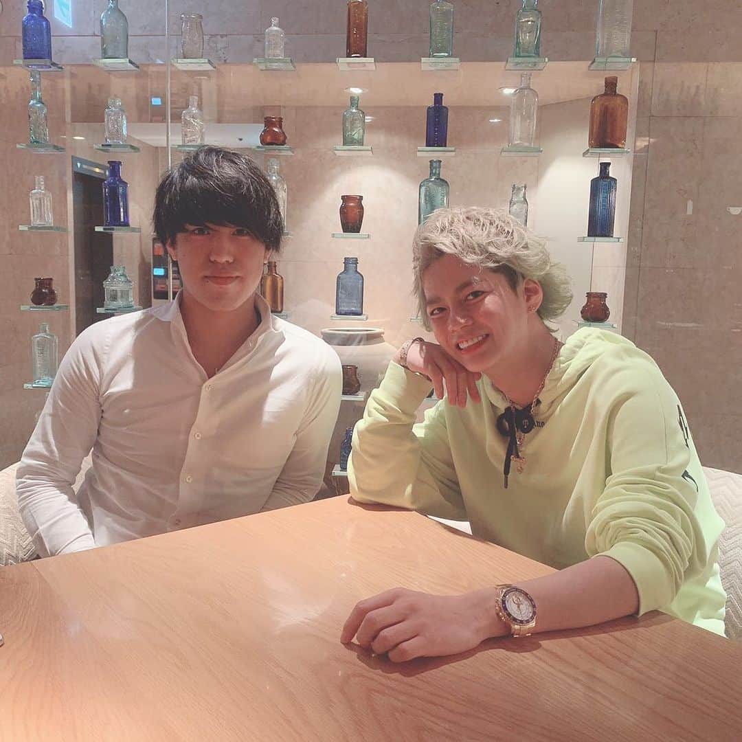 美容整体師川島さん。のインスタグラム：「ハルキカイさん @haruki.kai  KAISALONで講演してきました😎 . 講演依頼は5大都市であれば 対応しますので、よろしくお願いします👨‍⚕️」