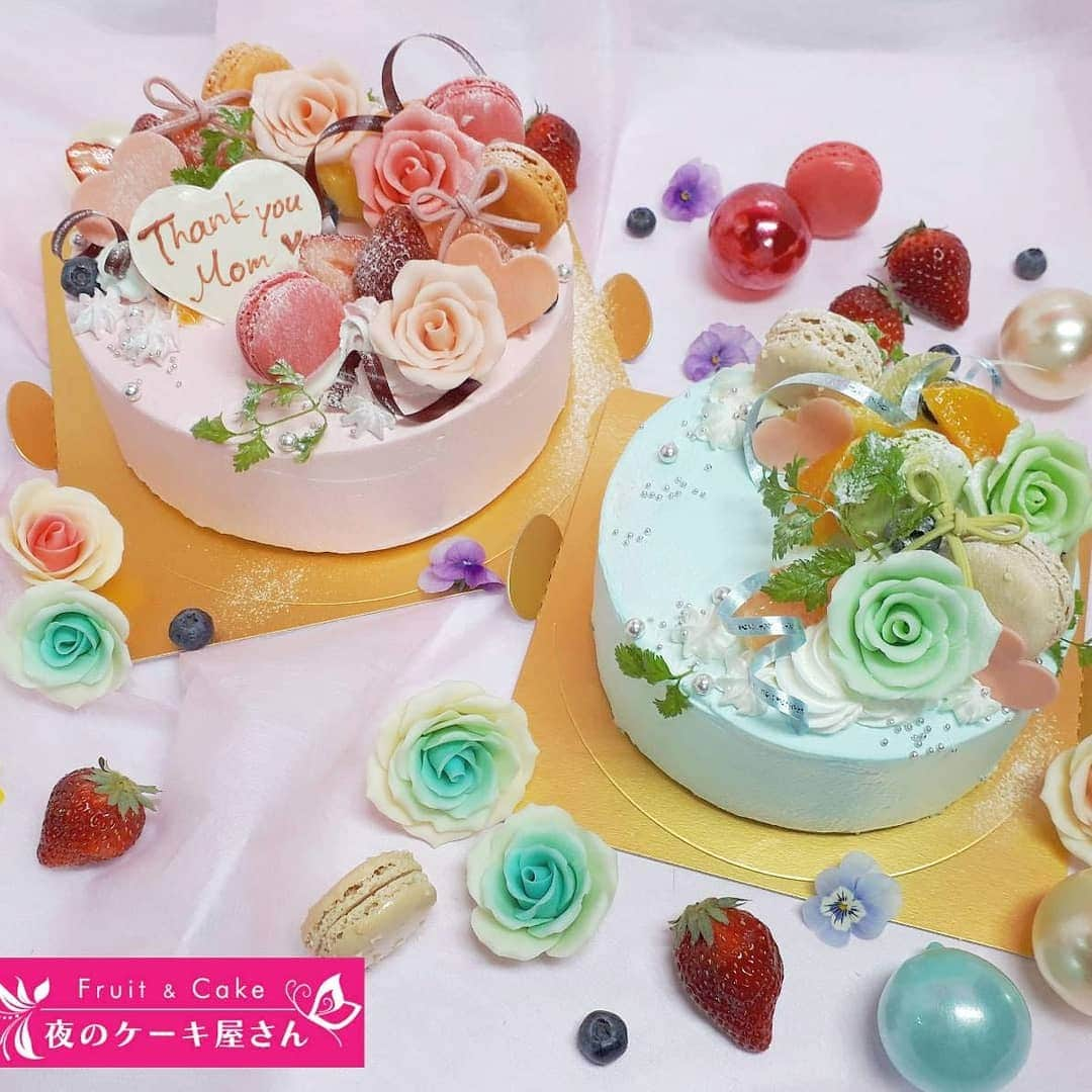 夜のケーキ屋さん♥Juli　(エディブルフラワー協会) さんのインスタグラム写真 - (夜のケーキ屋さん♥Juli　(エディブルフラワー協会) Instagram)「母の日ケーキ、たくさんのご注文およびご支援をいただき、ありがとうございました🙇💕 : 今年は、母の日をこえた"母の月"ということで、おかあさん宛のケーキも現在もご注文いただいておりますが、 気温も高くなって温かくなってきたため、10月までは全国への冷凍配送のケーキを休止いたします🎂 : これから寒くなる頃までは、店舗近くの23区近郊への配達を中心に承ります🚗💕 (福岡中洲店も近隣への配達をおこなっております) : また現在のコロナ対策期間のご注文や受け渡しに関しましては、1つ前の投稿をご確認くださいませ🍒 : : : #夜のケーキ屋さん #OTODOCAKE #歌舞伎町#福岡#中洲 #エディブルフラワー #ドールケーキ #写真ケーキ #オーダーケーキ : ※オーダーケーキは前日までLINE@から受付中🍰 : #edibleflower#edibleflowers #パティシエカメラ部#飴細工#マジパン#プリントケーキ#誕生日ケーキ#誕生日プレゼント#デコレーションケーキ#オーダーメイド#特注ケーキ#キャラクターケーキ#バービーケーキ」5月20日 18時28分 - juli_sasa