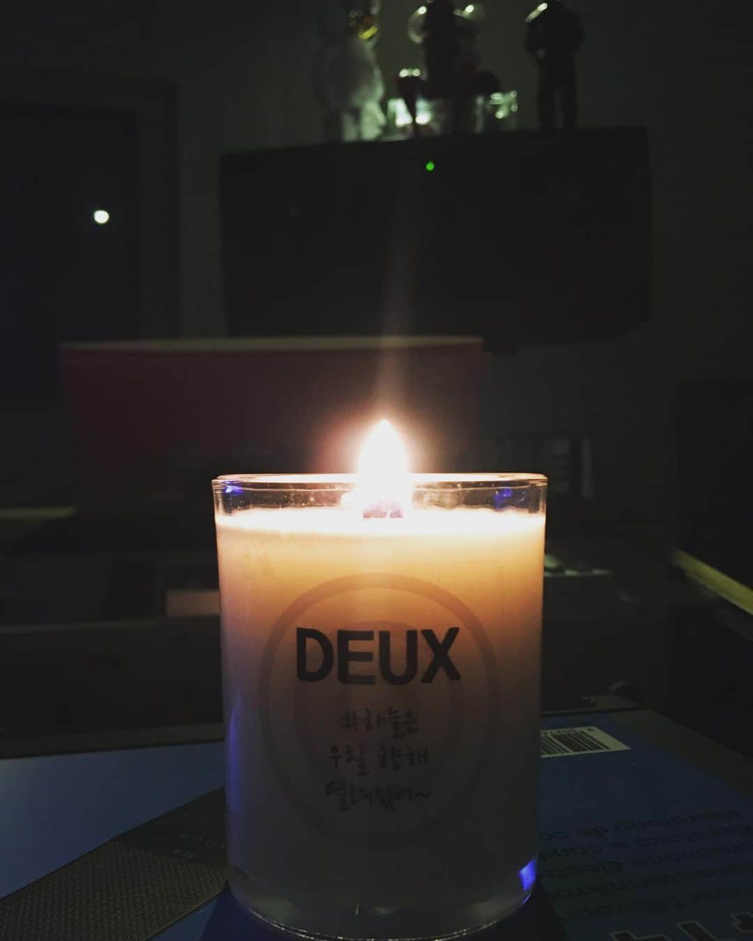 イ・ヒョンドのインスタグラム：「듀스 캔들  #팬선물 👋🏼 #DEUX #Candle」