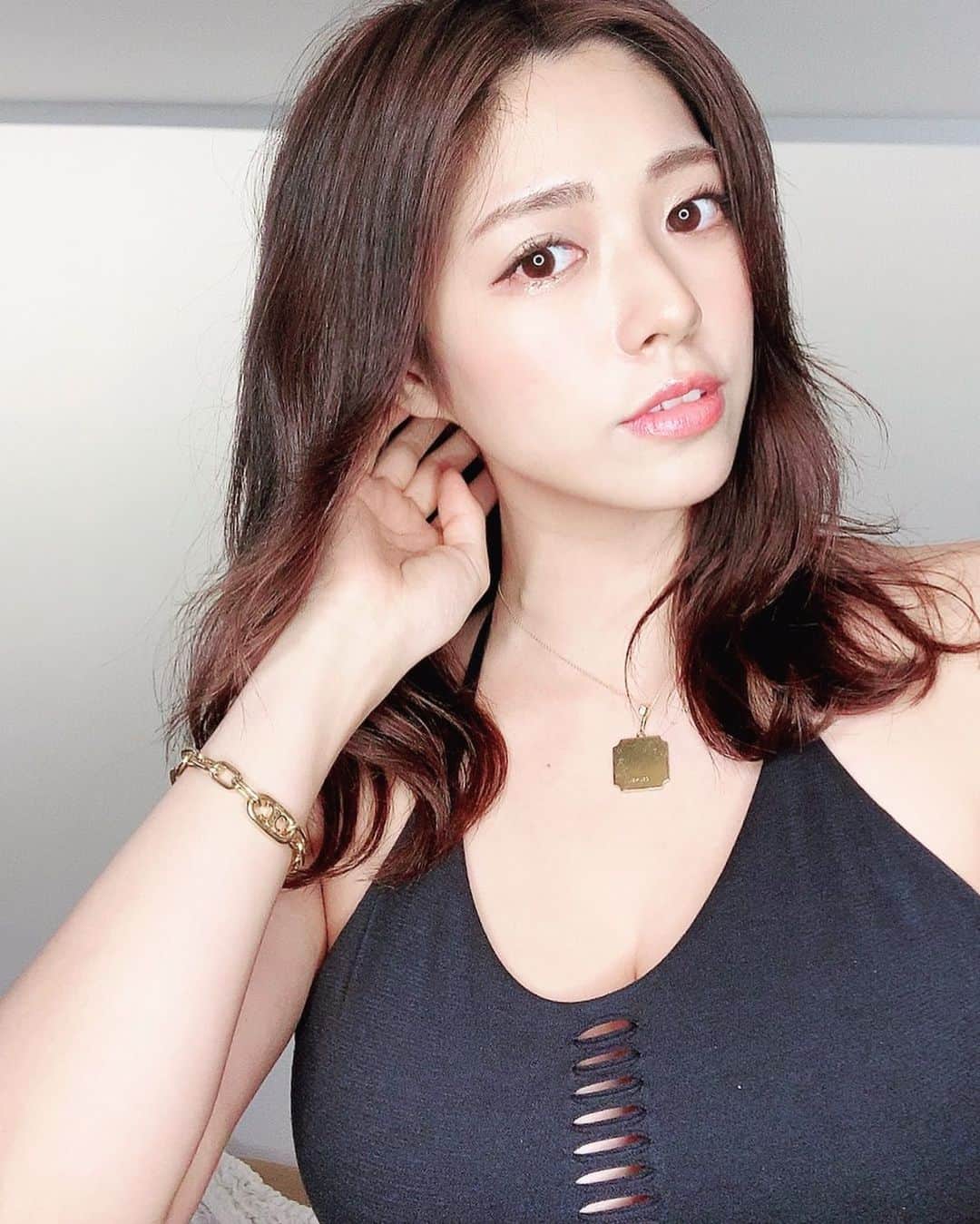 わちみなみのインスタグラム：「💕今日22時〜﻿ ﻿ リモートスタイルでわたしと一緒におしゃべりしませんか？💕﻿ まだ枠が空いてるので応募してね🥺﻿ ﻿ 飲んでもいいし、質問もぜひぜひたくさんして﻿ ほしいな〜！﻿ ﻿ 下記URLからお申し込みください💛﻿ もう申し込みしてくれたかな❓ ﻿  https://t.co/NHvZOsZs46?amp=1 ﻿ ストーリーズや、Twitterにも貼っておくね♫﻿ ﻿ #おしゃべりしよおお﻿ #zoom飲み」