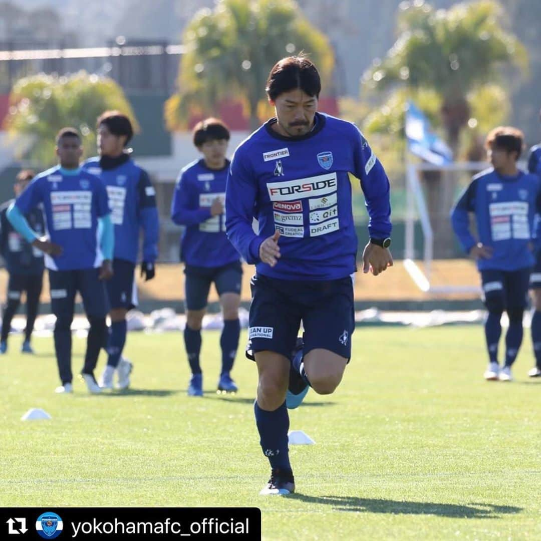 松井大輔さんのインスタグラム写真 - (松井大輔Instagram)「早く試合したいなぁ〜  #Repost @yokohamafc_official with @make_repost ・・・ - 広報'sアルバム vol.3📒 - #yokohamafc #横浜FC #RECORDTHEBLUE #宮崎 #日南 #キャンプ @matsuidaisuke_official  #ヤナガワゴーッ #髪型 #変 #髪型変えよう #髪型メンズ  #coiffur e」5月20日 18時38分 - matsuidaisuke_official