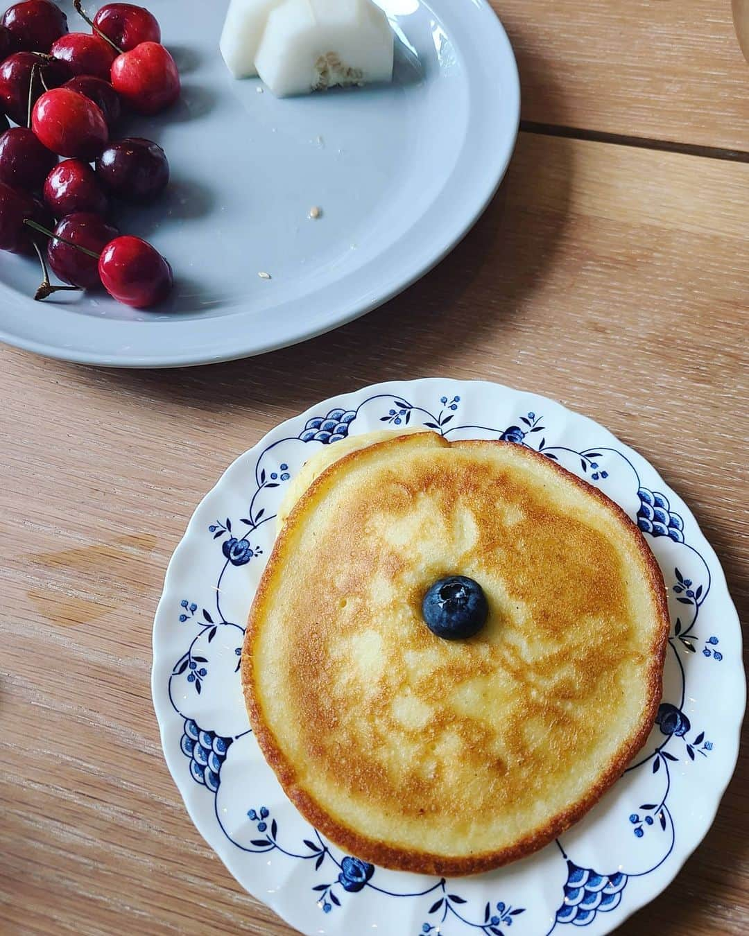 イ・シヨンさんのインスタグラム写真 - (イ・シヨンInstagram)「오늘 손수만들어주신..식사💗너무 감사해요 향기작가님이 직접기르신 허브들도 너무..힐링이었어요.🌿🍃🌱음식에도 전부 넣어주시고ㅎㅎ(내가다먹음😆😄😊)(커피도👍👍👍) 덕분에 오늘 마음이 더 배부르게 꽉채우고 갑니다!🏃‍♂️🏃‍♀️🏃‍♂️🏃‍♀️ #마크레스토랑 ㅎㅎㅎ #두번째 #너무예쁜꽃은 #보리지 #굴향이나요」5月20日 18時42分 - leesiyoung38