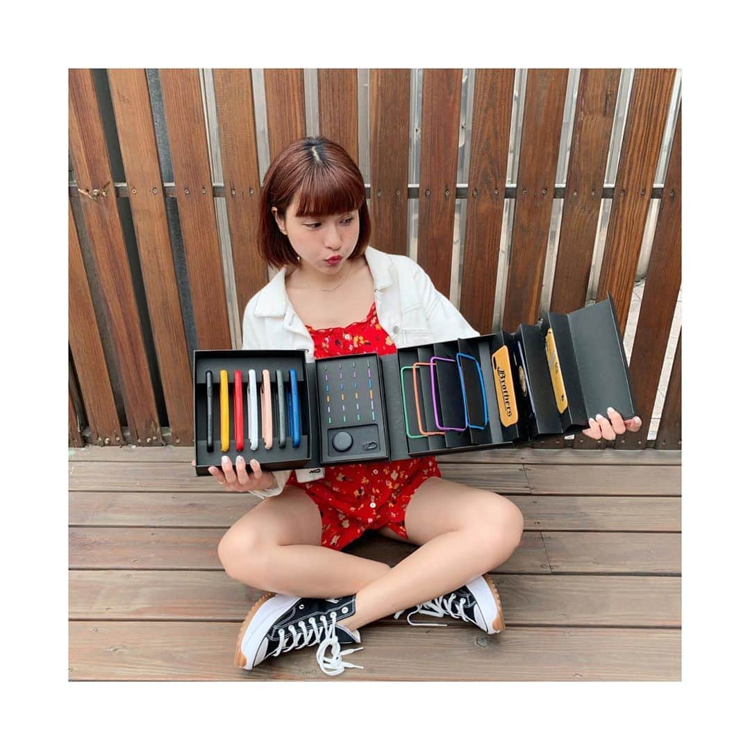 峮峮さんのインスタグラム写真 - (峮峮Instagram)「身為中信兄弟的啦啦隊～ 當然要擁有專屬中信兄弟的手機殼啦😍😍😍 豐富的組合包 讓我每天都能隨著穿搭和心情 更換不同的手機殼😎 而且犀牛盾的高度防護功能 一直都是大家耳熟能詳的經典！ 最近還推出新品「壯撞貼」 不但不容易破還能抵抗摔落的衝擊 不用再一直換保護貼囉💖💖💖 輸入最下面的折扣碼👇🏽 趕緊為自己設計一個最強黃衫軍的手機殼吧🔥 - ⚾️個人化球衣，支持你最喜歡的球員 🎨modnx 可自由變換背板、按鈕配色，組一個象迷配色 🐘每種風格都融合兄弟象的元素 🎁折扣碼：igqun2005 🗓日期：5/20-6/3  #犀牛盾#rhinoshieldtw #犀牛盾個人化訂製」5月20日 19時02分 - qun_04