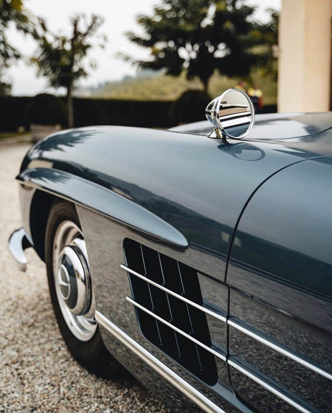 メルセデス・ベンツさんのインスタグラム写真 - (メルセデス・ベンツInstagram)「Leading the pack, then and now. The 1957 300 SL Roadster.  #300SL 📸 @sajinpark via @mercedesbenzusa」5月20日 11時00分 - mercedesbenz