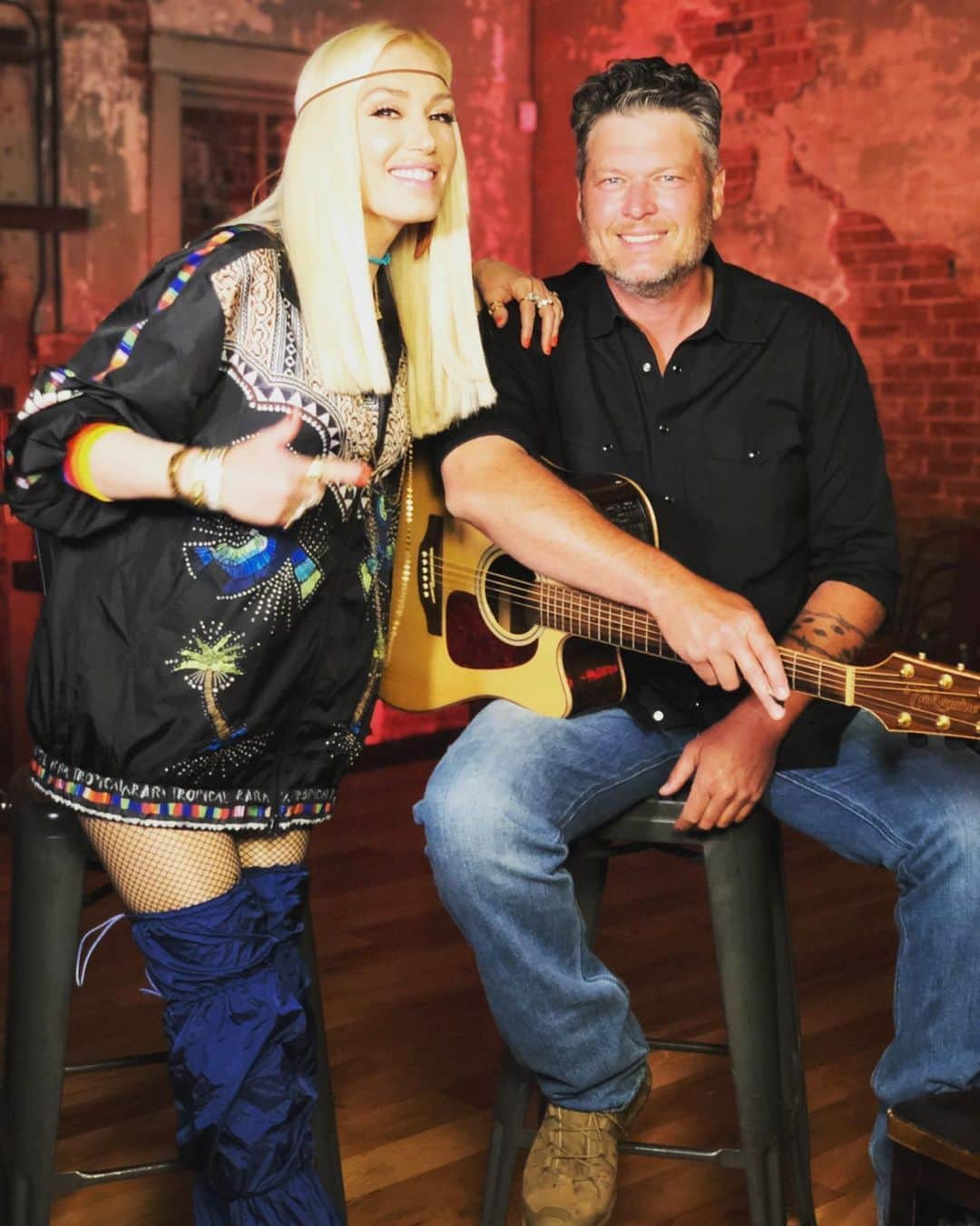 グウェン・ステファニーさんのインスタグラム写真 - (グウェン・ステファニーInstagram)「got to sing w my boo tonight on @nbcthevoice #feelingblessed #thankyou @blakeshelton gx」5月20日 11時10分 - gwenstefani