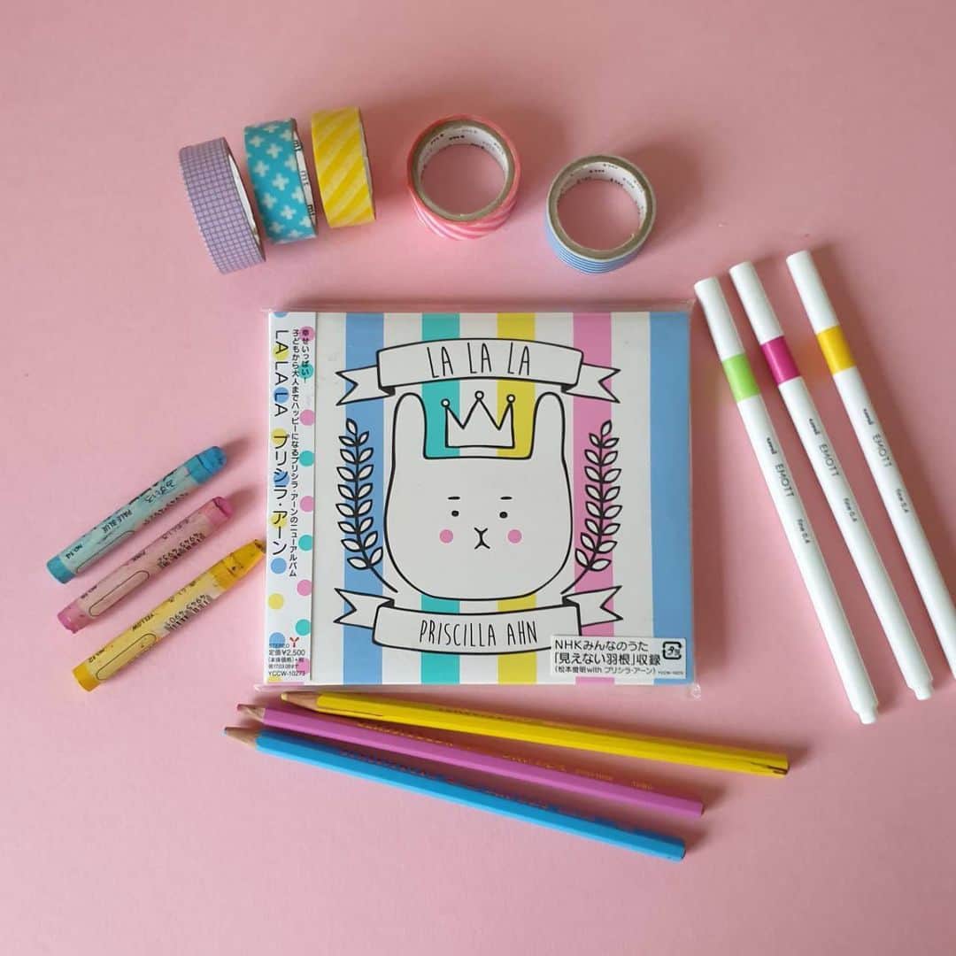 プリシラ・アーンのインスタグラム：「Join me tomorrow with a very very special guest @polkaros who will show us how to draw adorable pictures inspired by songs from my LA LA LA album.  I can’t wait!!! Wednesday, 10am PST here on IG Live. .................................... Materials to prepare: paper, markers, something to color in with, decorative tapes (optional)  Video by @polkaros」