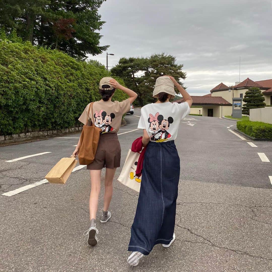 Chuuのインスタグラム：「미키시리즈로 친구랑 같이 입쟈! 트윈룩의 정석👭🏼🤎」