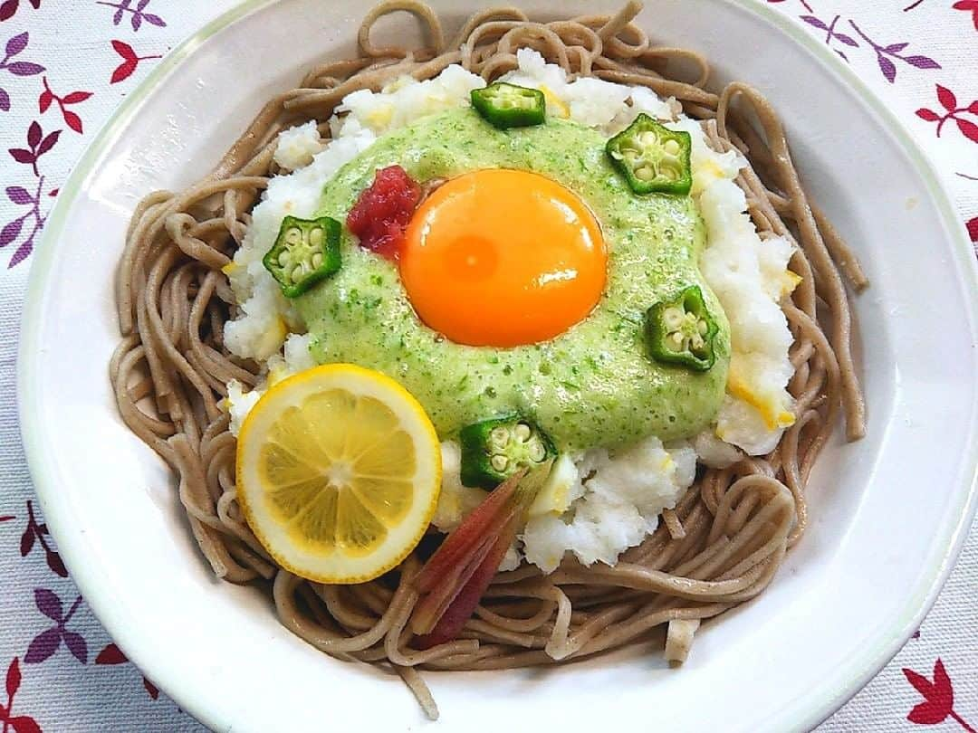 SnapDishさんのインスタグラム写真 - (SnapDishInstagram)「のんたかさんのDish！！【レモンでさわやかとろろそば】 @SnapDish！【冷やし麺はじめました】スタート☆ . お外に出れない時にこそ、家時間を楽しみたい♪ 暑い日が増えましたよね～、そんな時食べたくなるのがパパっと簡単冷やし麺。 でも冷やし麺って意外とマンネリしがち....。 この機会にお家冷やし麺レパートリーを増やしませんか？ 【冷やし麺はじめました】を楽しんでご覧くださいね♪ . 本日のpickup投稿を詳しく見るにははこちら↓ https://snapdish.co/d/uWzbOa #SnapDish #スナップディッシュ #おうちごはん #フォトジェニックトレンド #料理好きな人と繋がりたい #器好き #料理 #手料理 #レシピ #デザート #スイーツ #おやつ #お菓子 #手作りスイーツ #冷やし麺 #おうち料理 #おうち時間 #おうちで過ごそう #時短料理 #簡単料理 #cooking #homemade #sweets #food」5月20日 12時00分 - snapdish