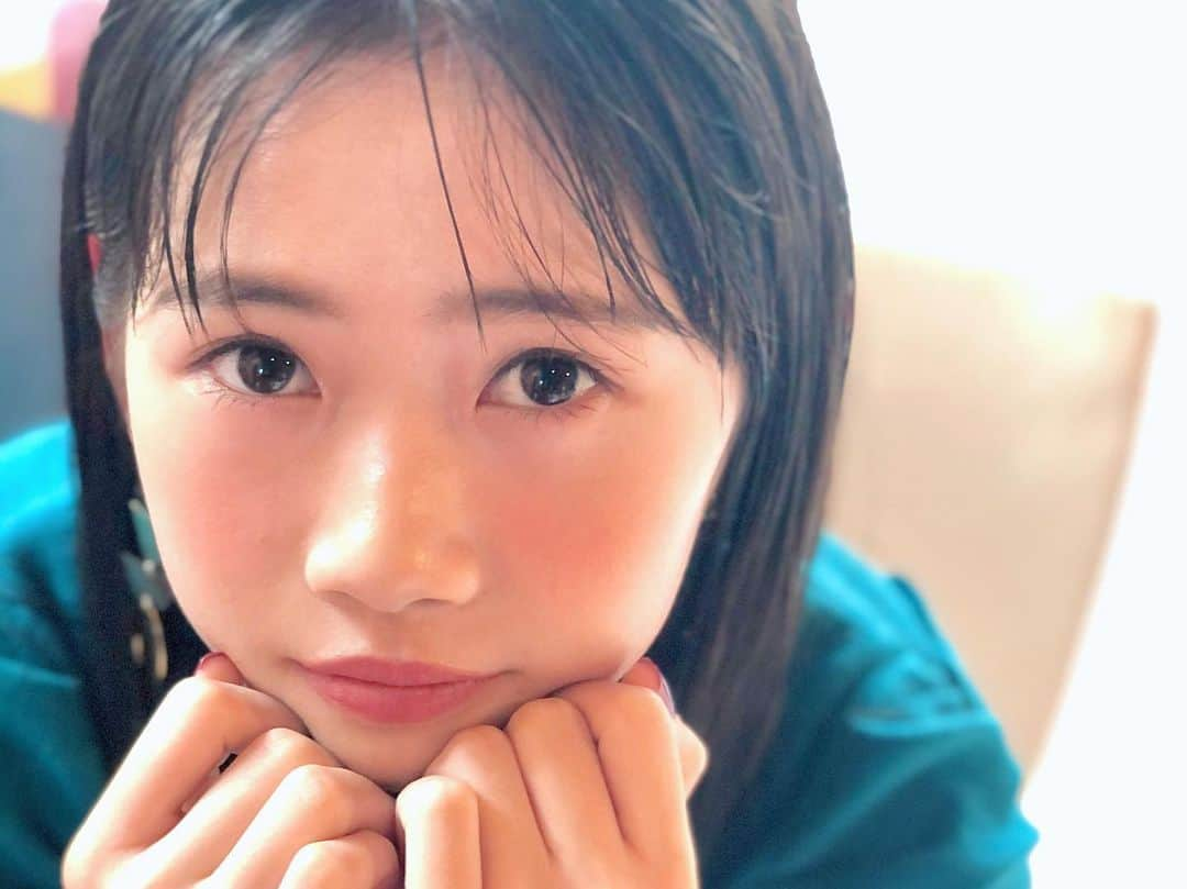 生田衣梨奈さんのインスタグラム写真 - (生田衣梨奈Instagram)「♡15期メンバー♡﻿ 北川莉央ちゃん﻿ ﻿ 北川は本当にお肌が透明感あって﻿ 羨ましいよねー！！﻿ ﻿ 多分ファンの方は、そういう透明感も好きになる﻿ ポイントなのかな？﻿ ﻿ ﻿ 加入してもうすぐで1年なんだけど﻿ キャラがすごいしっかりしてる子ですよ💖﻿ ﻿ ﻿ めちゃくちゃ間違えた時のリアクションが﻿ 面白い子ですね🥰💖﻿ ﻿ ﻿ だから今後のMCコーナーが楽しみー！！﻿ ﻿ ﻿ 本日5月20日は。。。﻿ ﻿ モーニング娘。’19 コンサートツアー秋 ~KOKORO&KARADA~FINAL﻿ ﻿ 発売日！！！！！！！！！﻿ ﻿ GETしたかな？？﻿ ﻿ ﻿ てか昨日の投稿モデルさんやってほしいって﻿ 書いてあって嬉しかった！！！！﻿ ﻿ ﻿ えりモデルさんやりたい！💖﻿ ﻿ ﻿ それで出来るとは思ってないけど﻿ なにかありましたら是非よろしくお願いします！﻿ ﻿ ほまたんあげるの忘れてた！ ﻿ #morningmusume20﻿ #モーニング娘20﻿ #えりぽんかわいい﻿ #顔面国宝﻿ #かわいい﻿ #アイドル﻿ 存在が #インスタ映え﻿ #大好き﻿ #北川莉央﻿ #北川安心﻿ #透明感﻿ #キャラクター﻿ #Love﻿ #Seablue﻿ #LIVE﻿ #DVD﻿ #model﻿ #モデル」5月20日 12時01分 - erina_ikuta.official