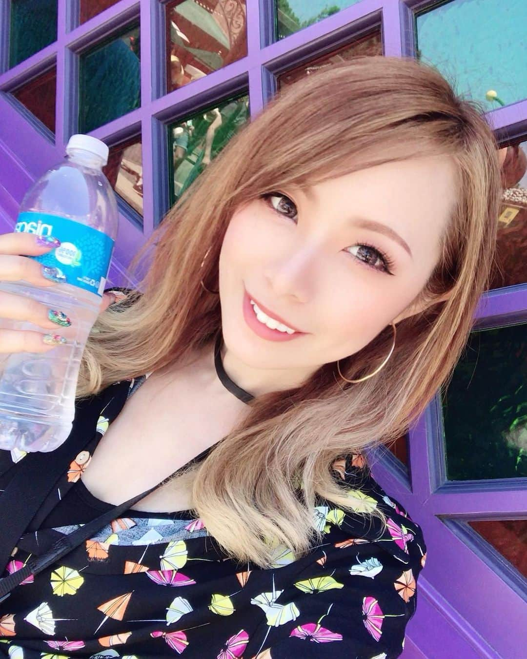 Marinaさんのインスタグラム写真 - (MarinaInstagram)「⛱🌞💜🇺🇸 #throwback2019 . だんだん暖かくなってきたね☺︎ . . #Aldious #AldiousMarina #colors  #selfie」5月20日 12時03分 - aldiousmarina